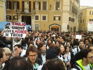 proteste medici in italia